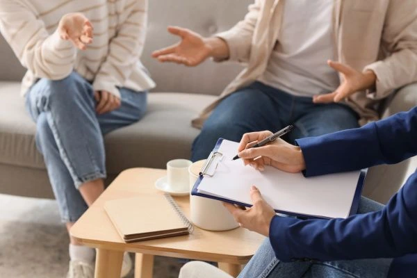Image of divorce mediation Redditch in progress.
